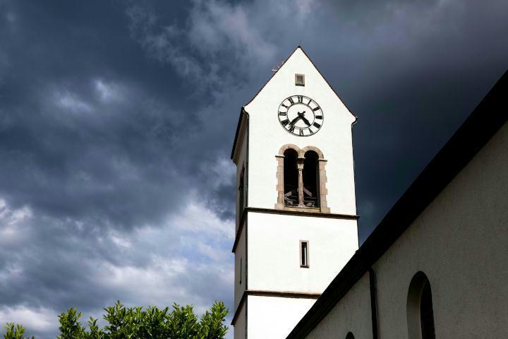 Kirche Oberwil - Himmel mit Wolken